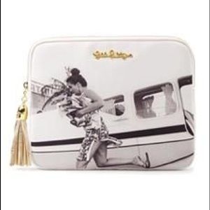 NWT Lilly Pulitzer digital print tech clutch